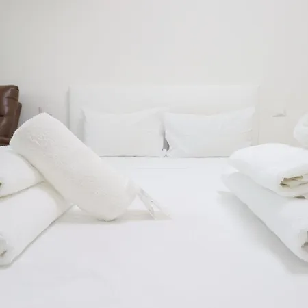 Elegant Chic - Center 10 Min, Ac, Wifi, Metro 1min * 로마